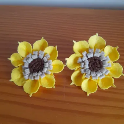 2 Felt Sunflower clips hair accessories. 1