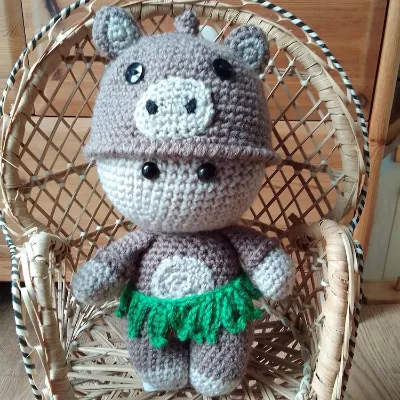 Amigurmi doll in monkey outfit 1