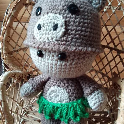 Amigurmi doll in monkey outfit 2