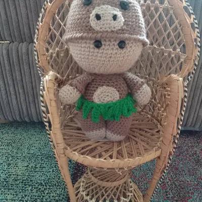Amigurmi doll in monkey outfit 4