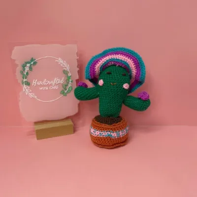 Crochet cactus in sombrero 1