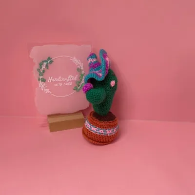 Crochet cactus in sombrero 2