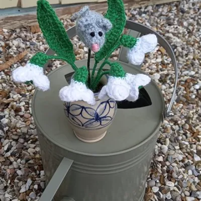 Crochet snow drops with mouse and leaves 4