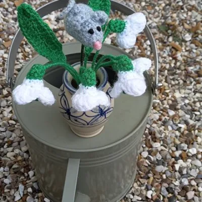 Crochet snow drops with mouse and leaves 6