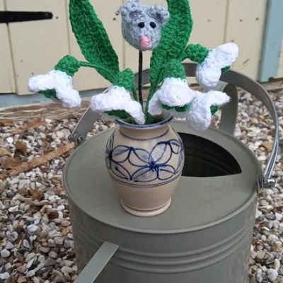 Crochet snow drops with mouse and leaves 7