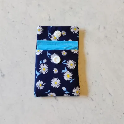 Discreet Sanitary Pouch Daisies 1