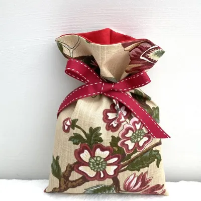 Eco Friendly Floral Linen Gift Bag Ribbon 5