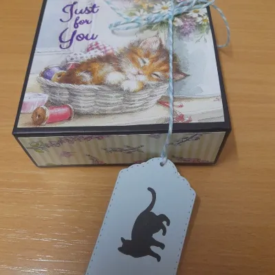 Handmade gift box with lid and reusable  1