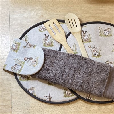 Kitchen Gift Set Rustic Hare Print by MADE at CLUARAN