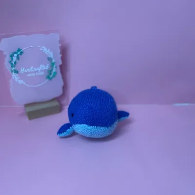 Knitted whale toy 2