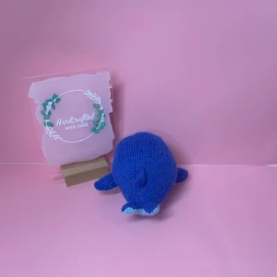 Knitted whale toy 3