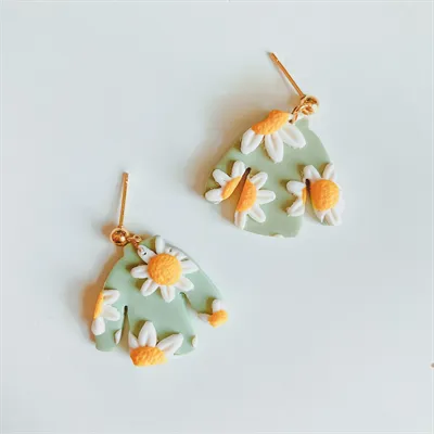 Spring Daisy Jumper Style Earrings 3