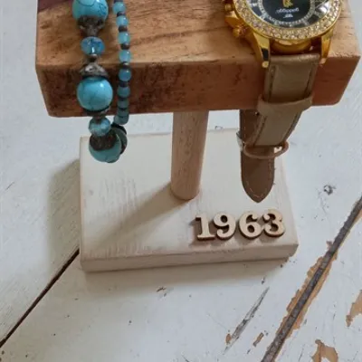 Watch Bracelet unique date display stand 1