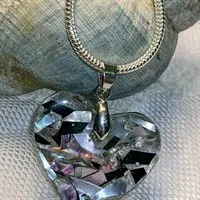 Beautiful resin heart chains gallery shot 11