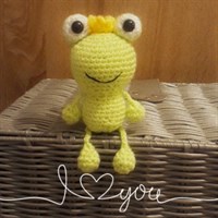 Crochet frog keyring
