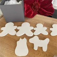 Gingerbread Family With Gift Box 10