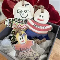 Gingerbread Family With Gift Box 11