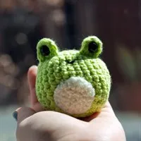 Small Crochet Frog