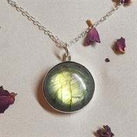 A gorgeous gradient of yellow fading into dark green.