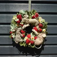 Strawberry Thieves Summer Wreath Pattern