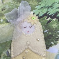 Sweet Pea Crystal Cot Pendant